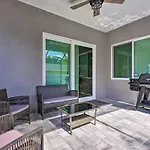 Beautiful Getaway About 4 Miles To Venice Beach!